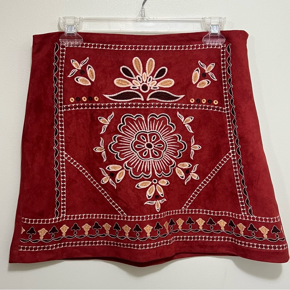 🆕Francesca’s Embroidered Suede-Feel Skirt – NWT – Size L